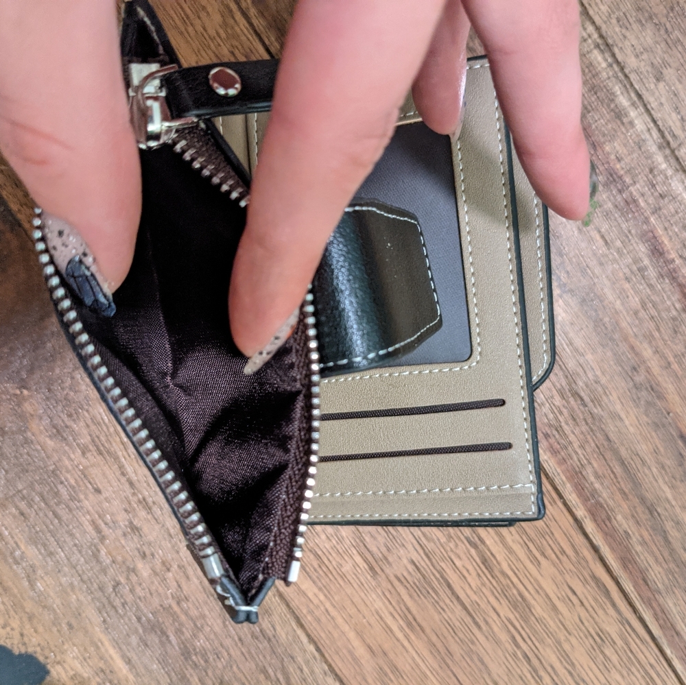 Wallet - Picture 4 of 4